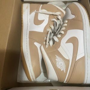jordan 1 mid se,size 8